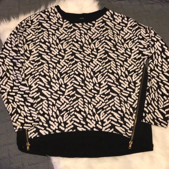 Forever 21 Super unique Black & White Sweater - Picture 1 of 5